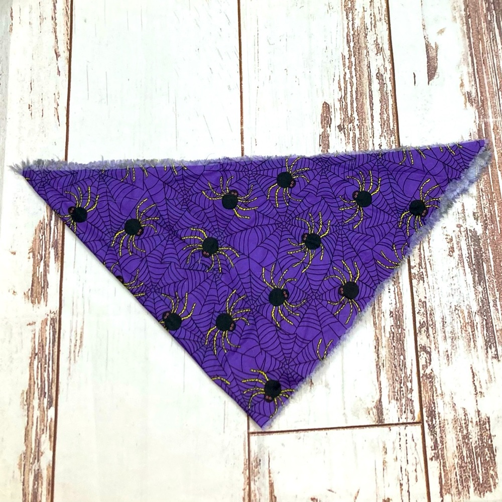 Dog Bandana Halloween Graphics Dark Purple Spiders & Spiderwebs Sz OSFM - Picture 1 of 9